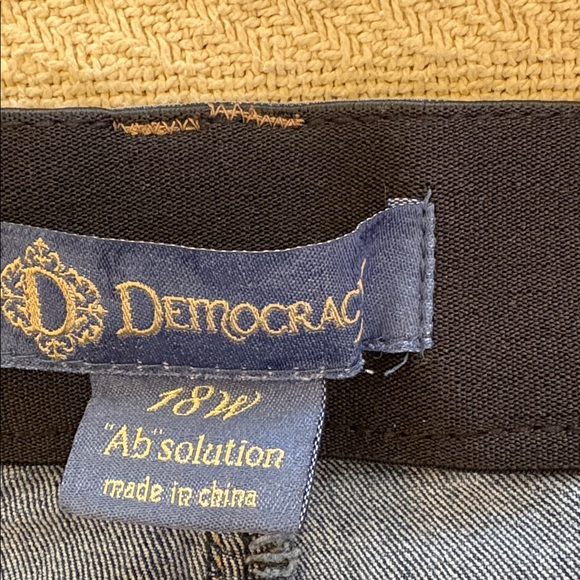 NWOT 18W Democracy Dark Blue Jean cuffed Shorts - Picture 4 of 5